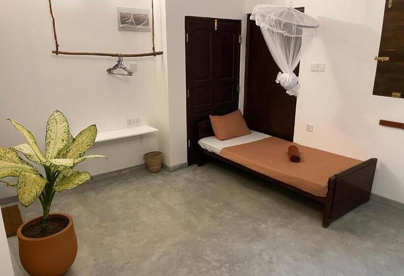 Pensjonat Surf Side Madiha Matara