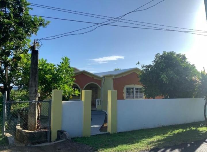 پانسیون Yaad Away From Yaad