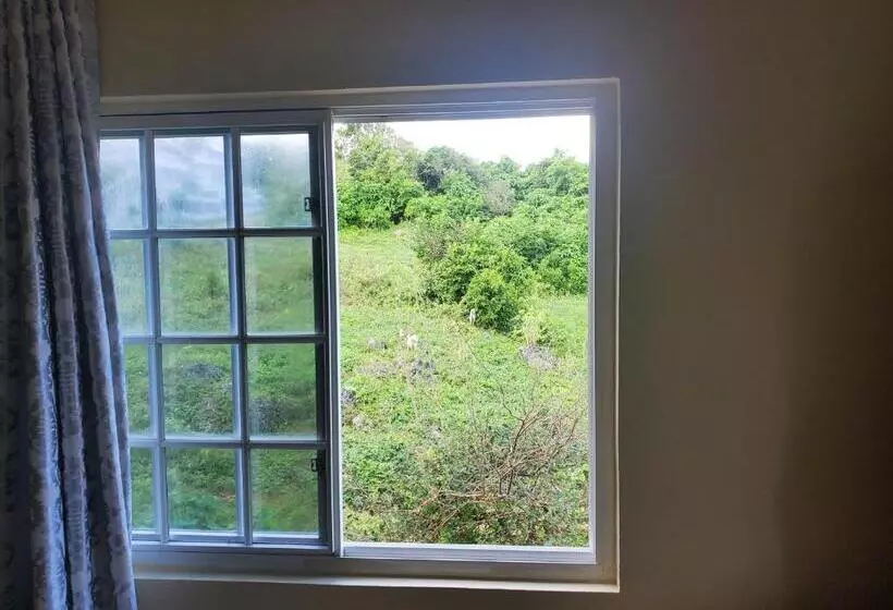 پانسیون Yaad Away From Yaad