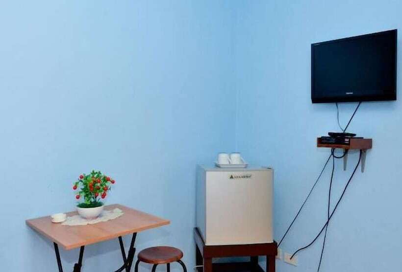 簡易ホテル Reddoorz Plus @ Sla Divina Panglao Bohol