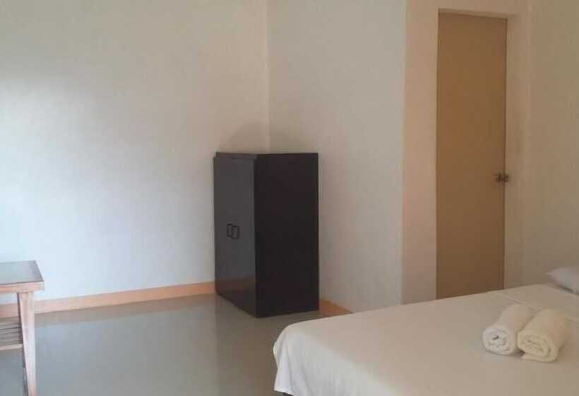 簡易ホテル Reddoorz Plus @ Sla Divina Panglao Bohol