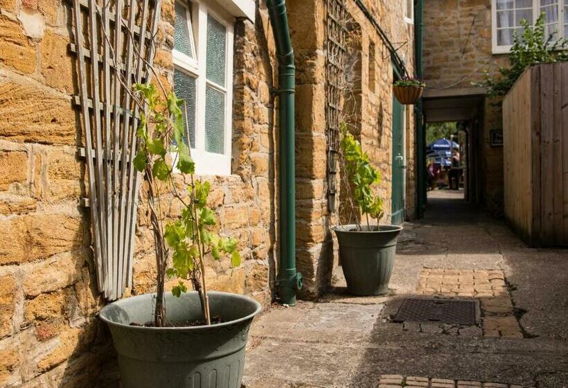 פונדק Phelips Arms