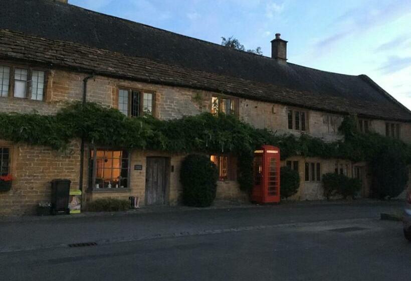 פונדק Phelips Arms