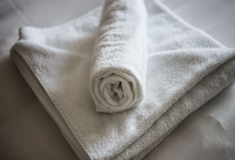 פונדק Phelips Arms