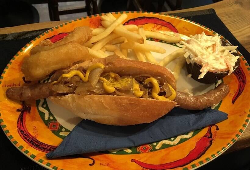 פונדק Phelips Arms