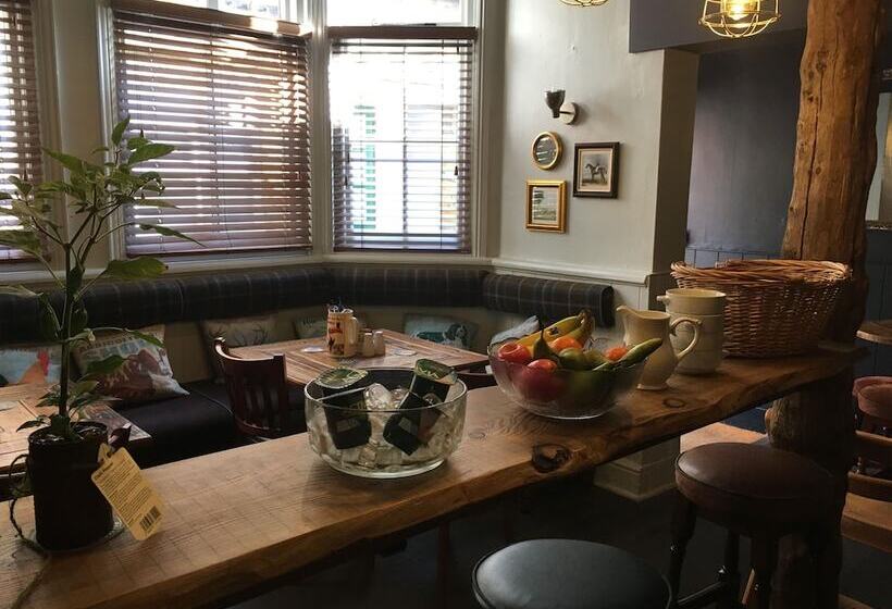 פונדק Phelips Arms