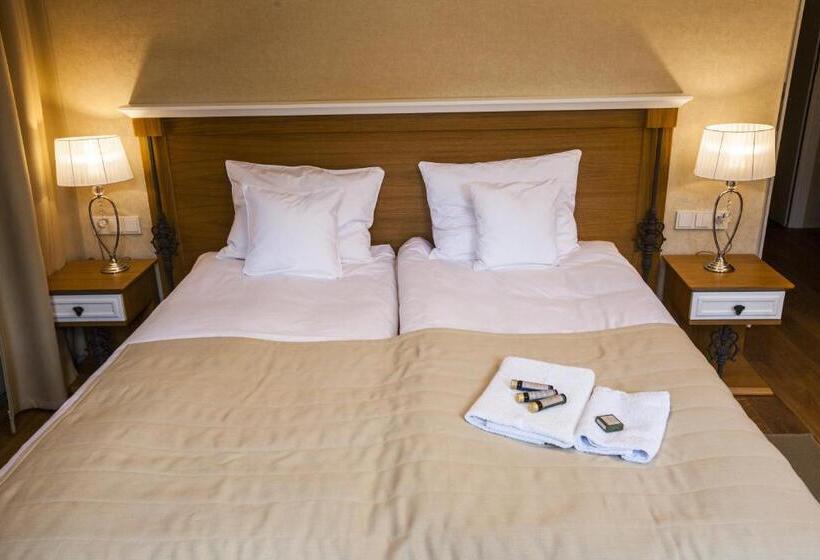 בית מלון כפרי Alhambra