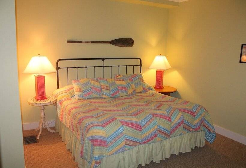 בית מלון כפרי Captain's Cottage Suites