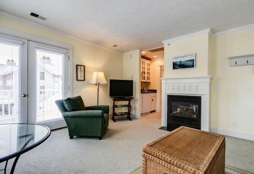 בית מלון כפרי Captain's Cottage Suites