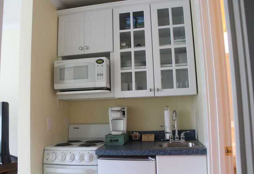 בית מלון כפרי Captain's Cottage Suites