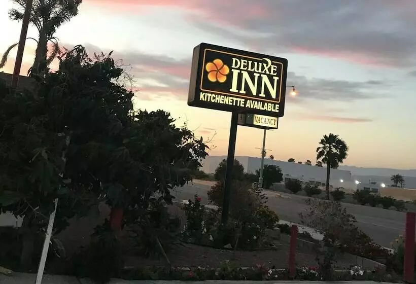 ホテル Deluxe Inn