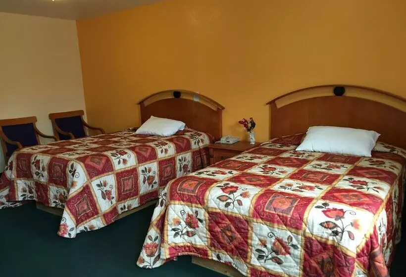 ホテル Deluxe Inn