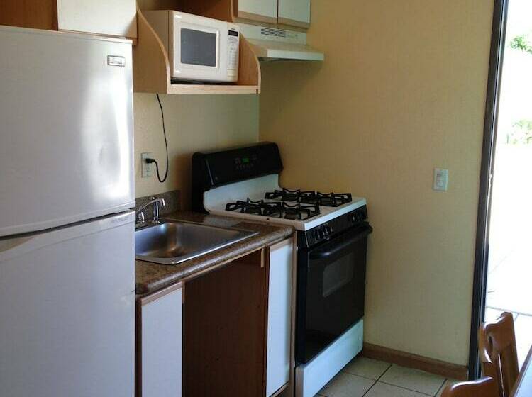 בית מלון כפרי Deluxe Inn