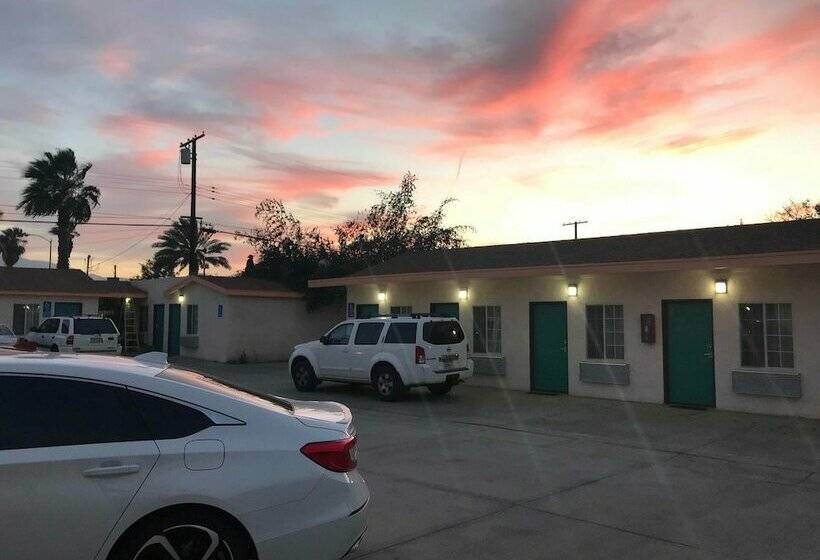 בית מלון כפרי Deluxe Inn