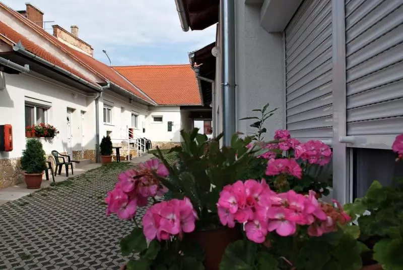 هتل Humgaria Apartmanhaz