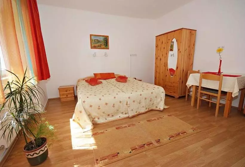 هتل Humgaria Apartmanhaz