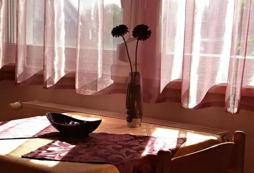 هتل Humgaria Apartmanhaz
