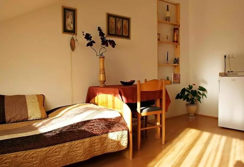 هتل Humgaria Apartmanhaz