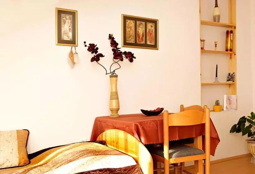 هتل Humgaria Apartmanhaz