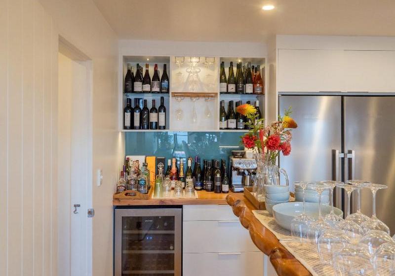 Отель Huntaway Lodge