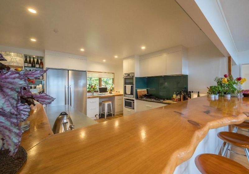 Отель Huntaway Lodge