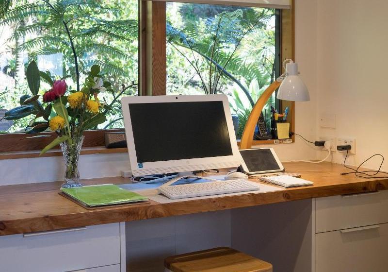 Отель Huntaway Lodge