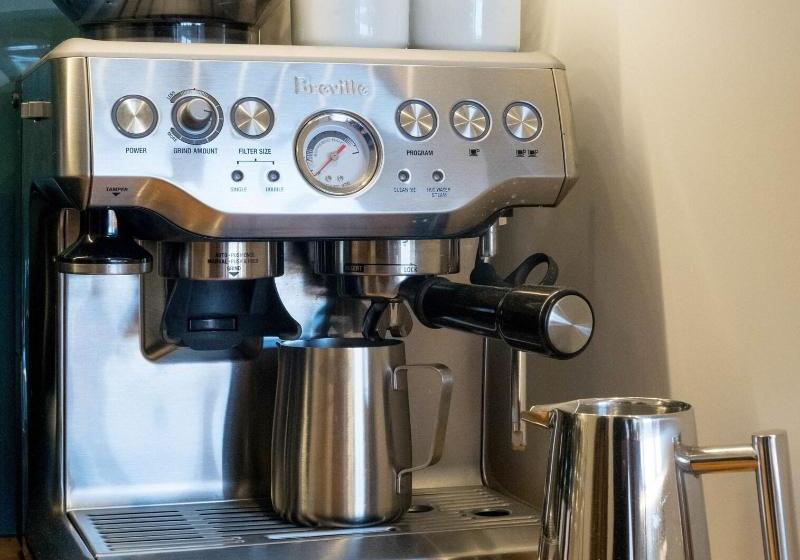 Отель Huntaway Lodge