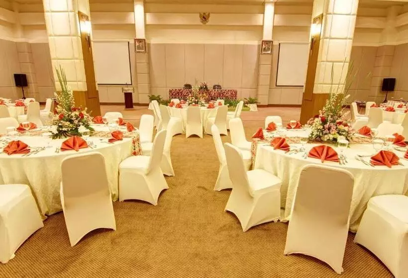 Hotelli Luwansa Palangkaraya