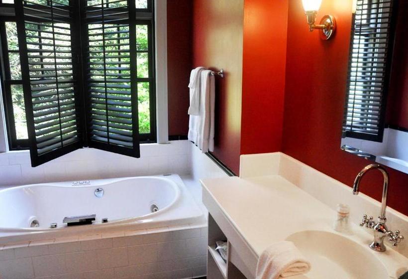 Отель Om Sanctuary Holistic Retreat