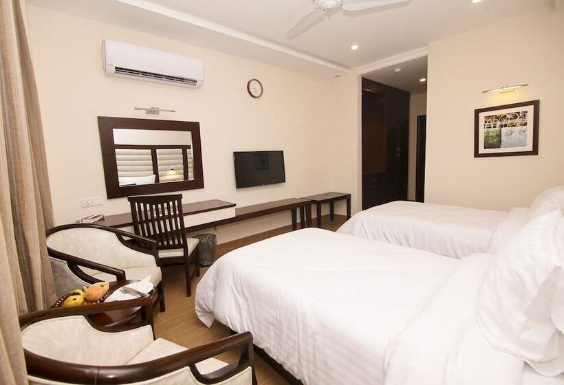 هتل One Rahim Yar Khan Club Road