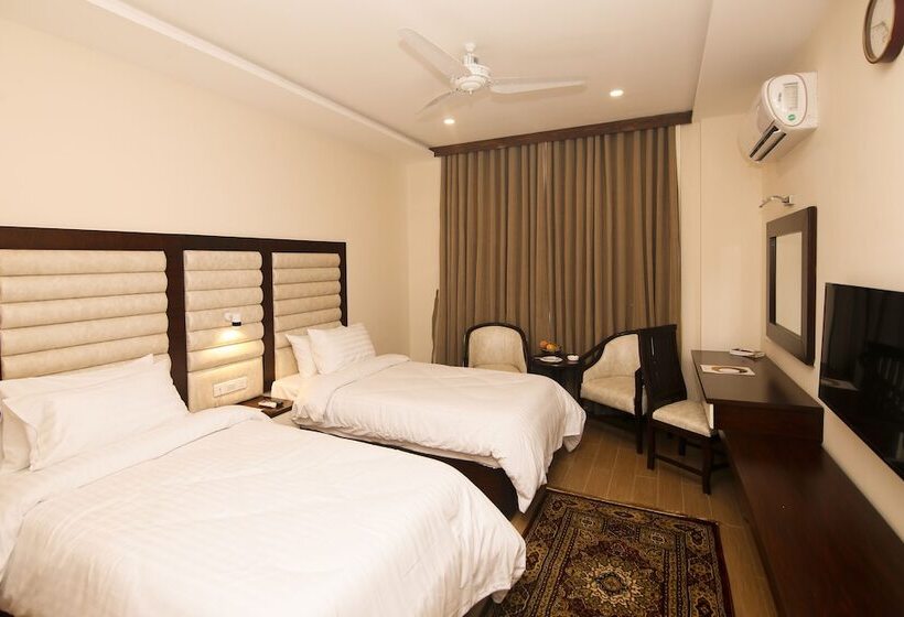 هتل One Rahim Yar Khan Club Road