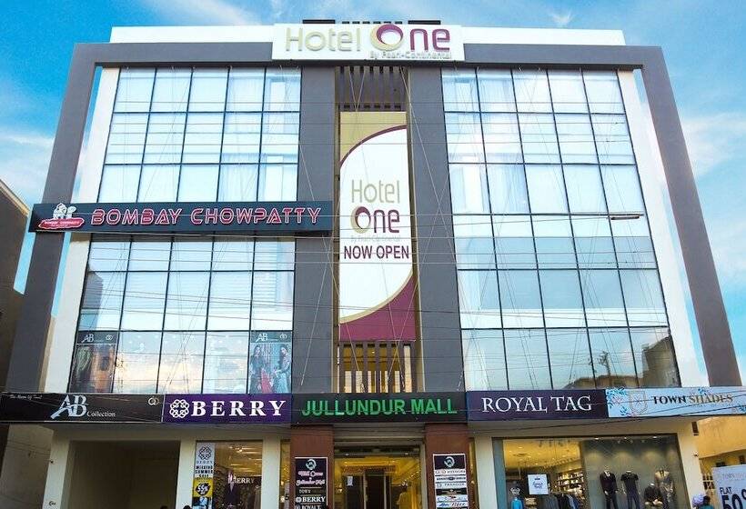 هتل One Rahim Yar Khan Club Road