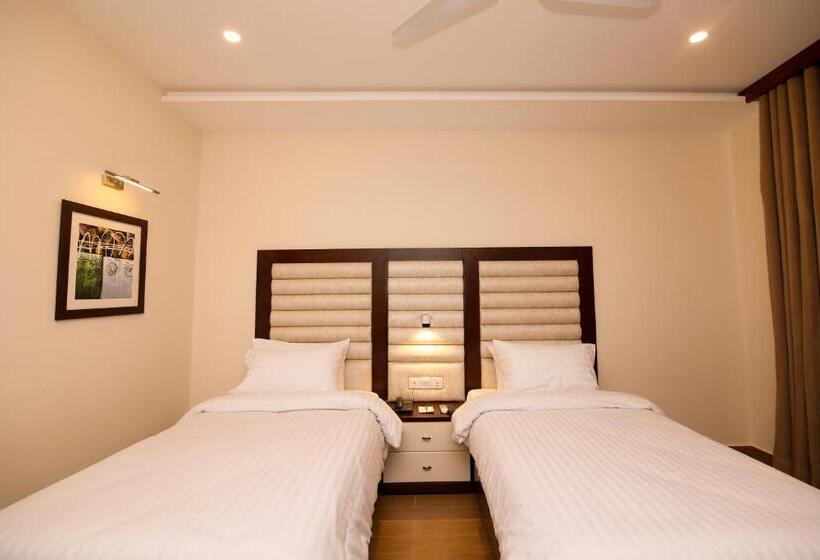 هتل One Rahim Yar Khan Club Road