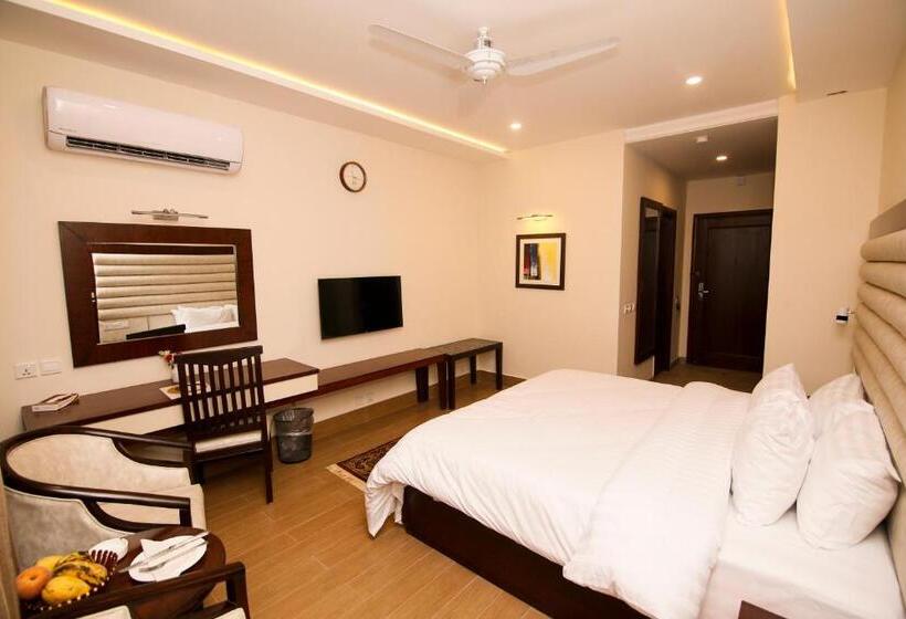 هتل One Rahim Yar Khan Club Road