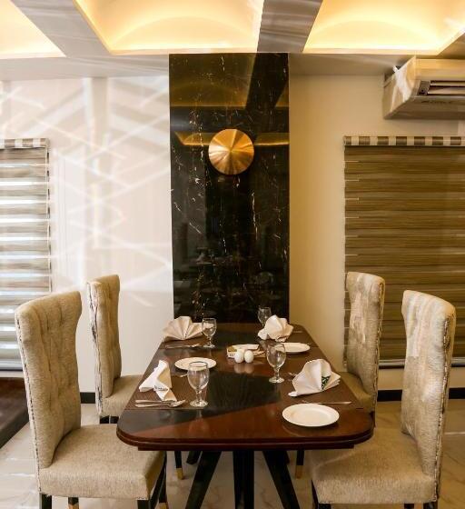 هتل One Rahim Yar Khan Club Road