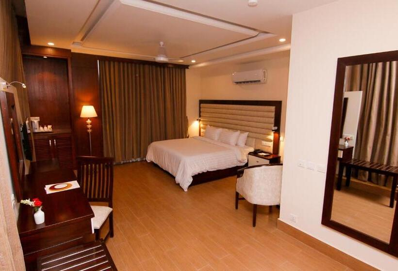 هتل One Rahim Yar Khan Club Road