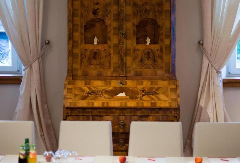 Pałac Pakoszów Schlosshotel Wernersdorf