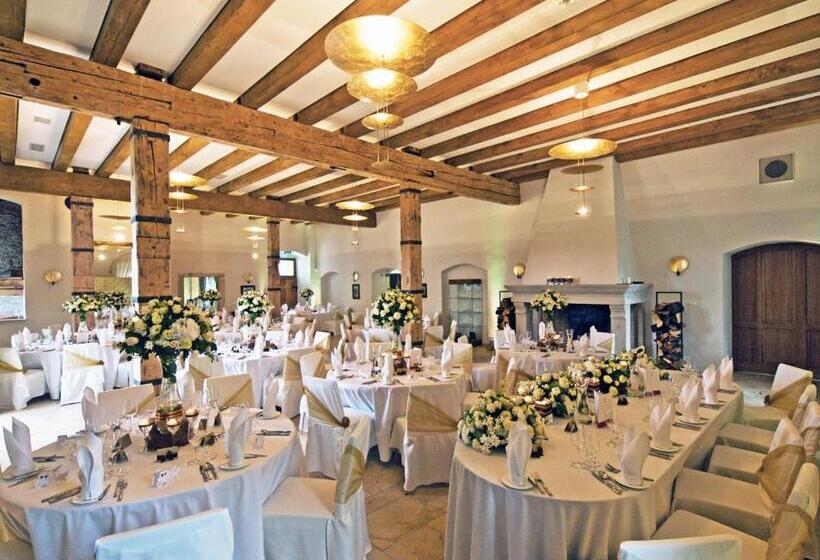 Pałac Pakoszów Schlosshotel Wernersdorf