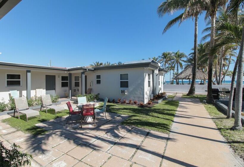 Отель The Dolphin Hollywood