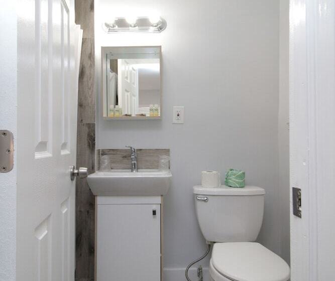 Отель The Dolphin Hollywood