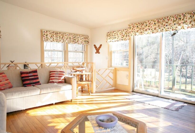 The Anderson Cottage Bed & Breakfast