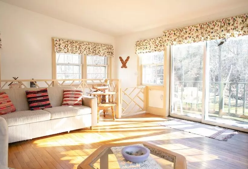 The Anderson Cottage Bed & Breakfast