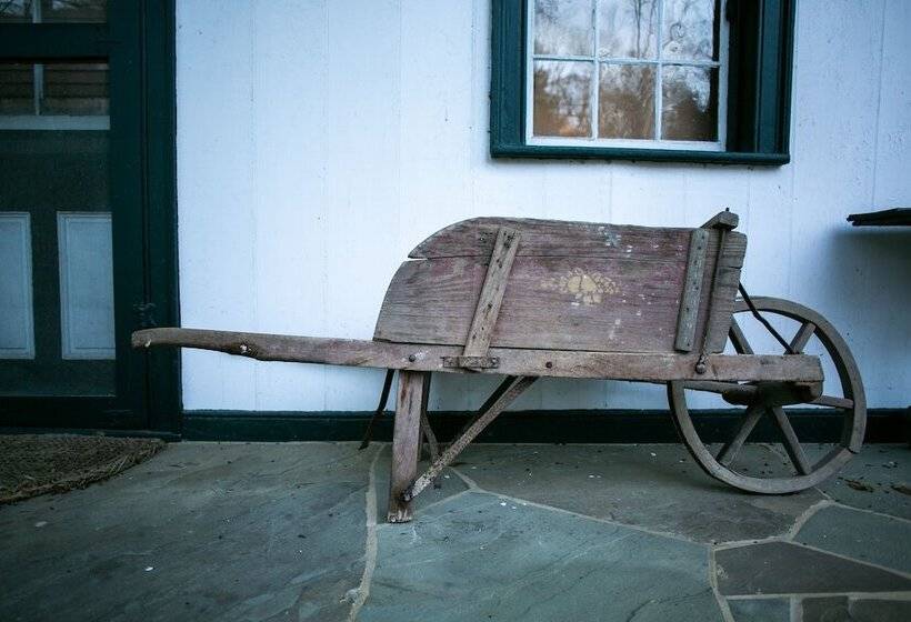 The Anderson Cottage Bed & Breakfast