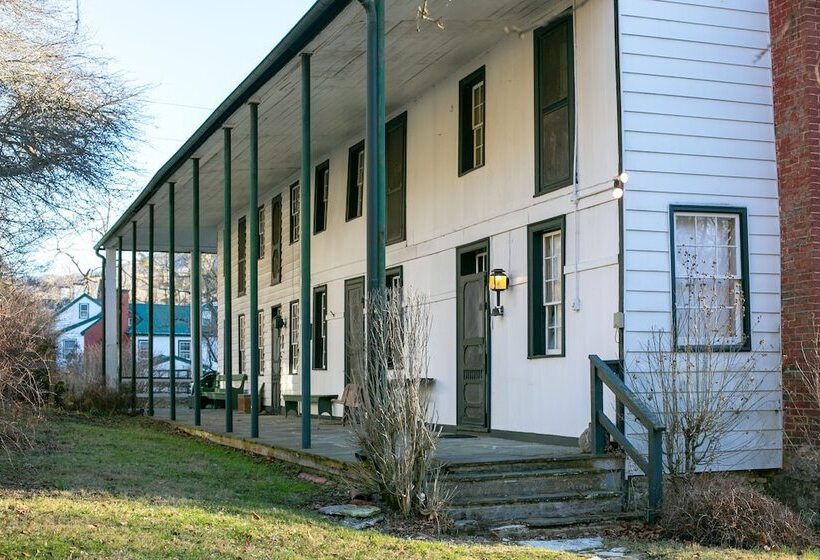 The Anderson Cottage Bed & Breakfast