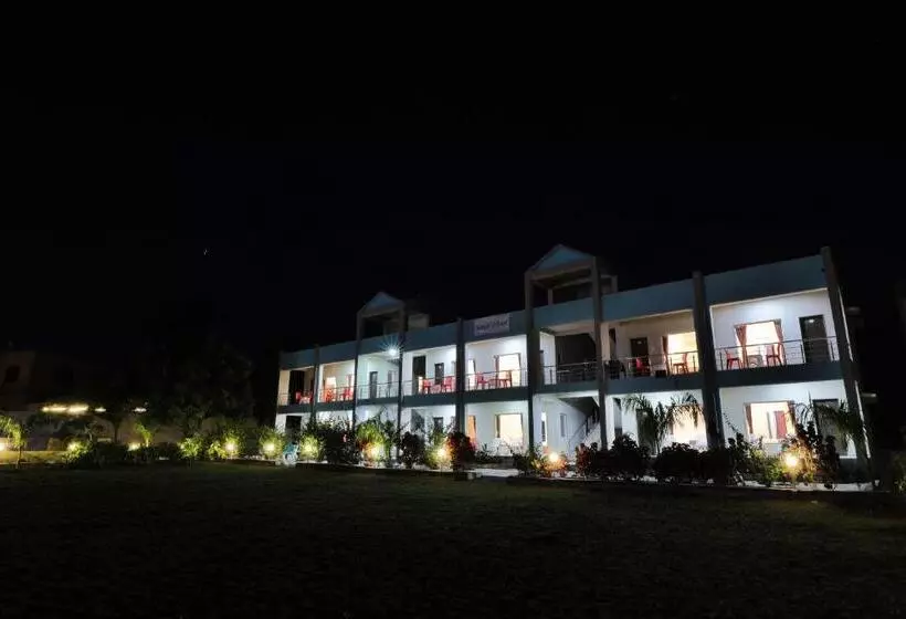 Aaranya Gir Resort