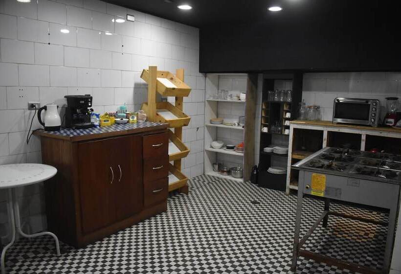 تختخواب و صبحانه Estación Hostel