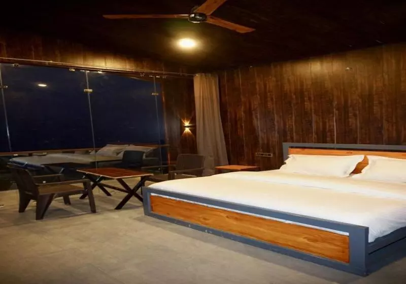 Hotelli Ekaiva Resort