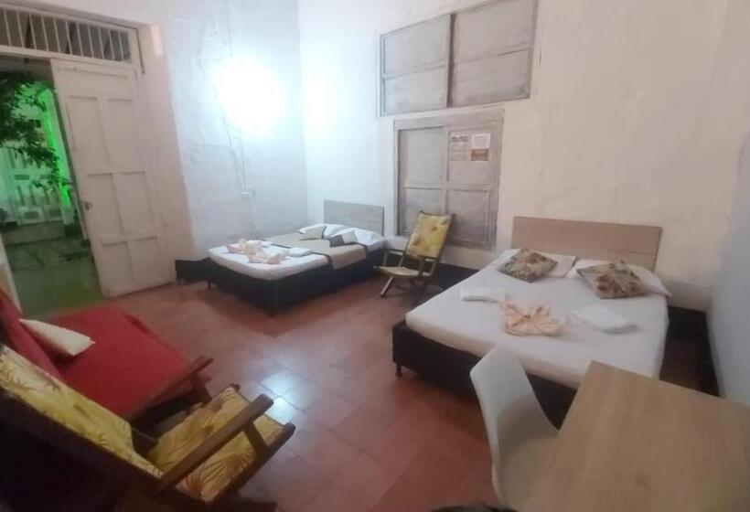 ホテル La Antigua