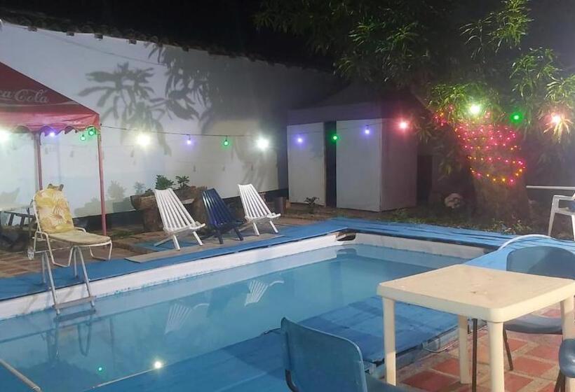 ホテル La Antigua