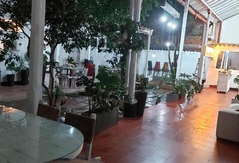 ホテル La Antigua